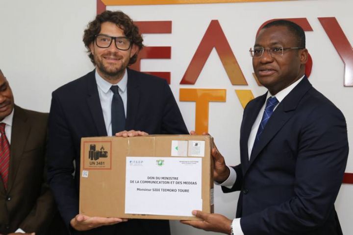 Presse : Visite du Ministre de la communication Sidi Touré au Journal de l’Economie, à A+ Ivoire et Télénum jeudi