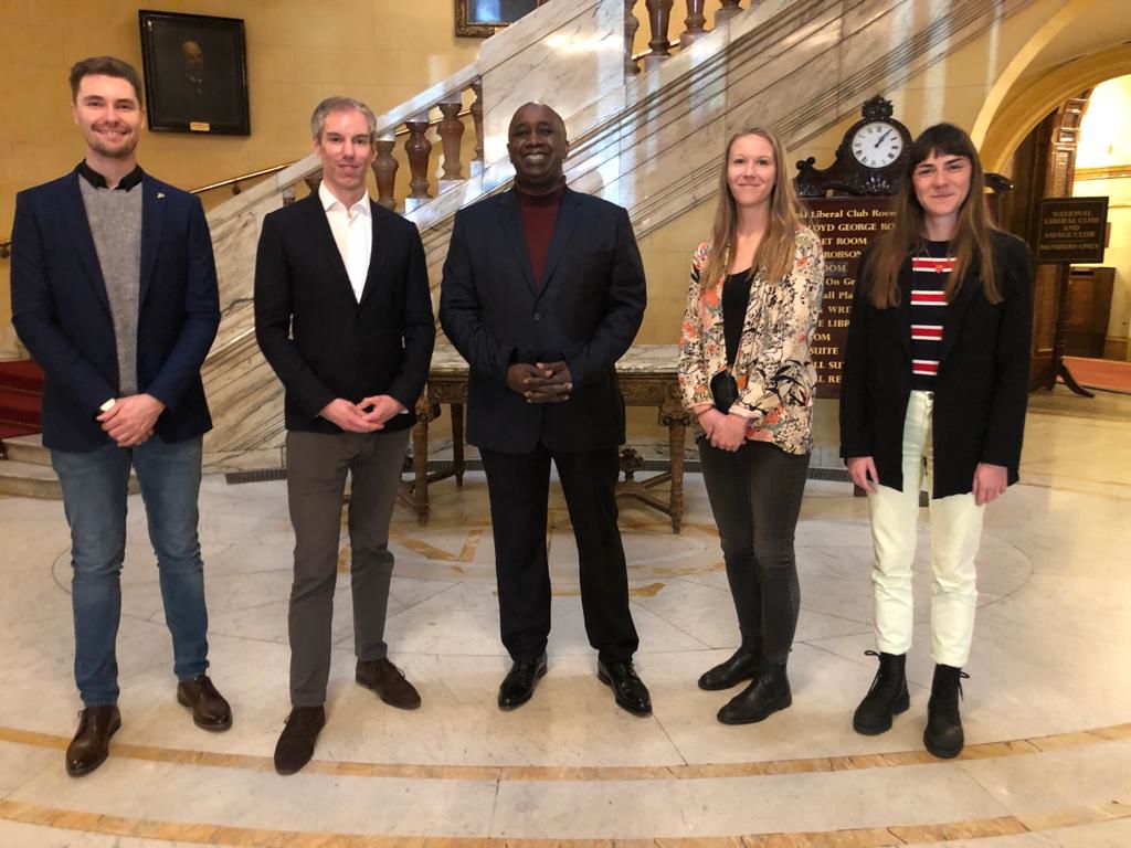 International libéral :l'émissaire du cercle libéral Côte d'Ivoire reçu à Londres par le Secrétaire général