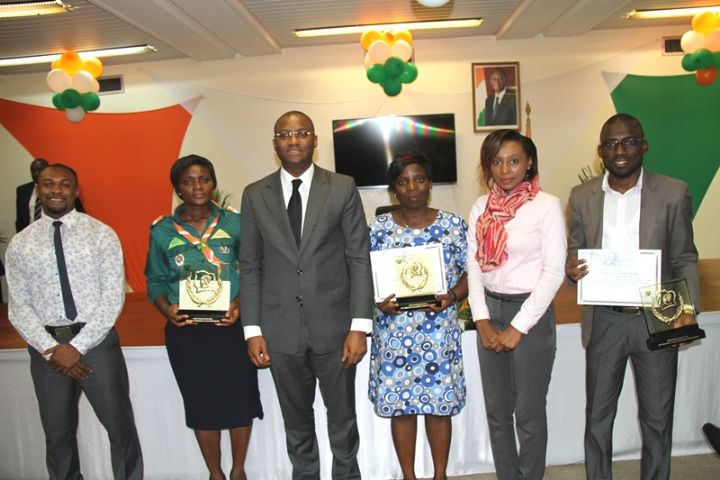 Prix d’excellence 2015 : Les lauréats du ministère de la Promotion de la Jeunesse reçoivent leurs récompenses