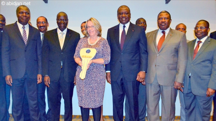 Côte d’Ivoire / Retour de la BAD : Hamed Bakayoko remet les clés du CCIA et des codes d’accès de la base de données logements à la N°2