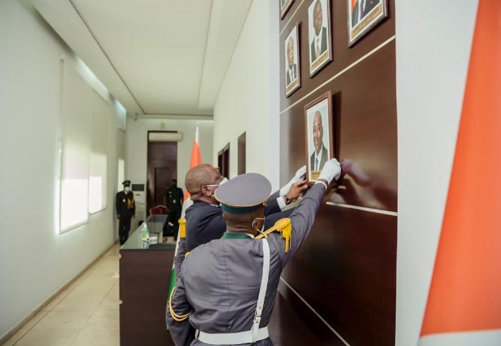 Hommage : la photo de feu le Premier Ministre Amadou Gon Coulibaly posée dans la galerie de la Primature