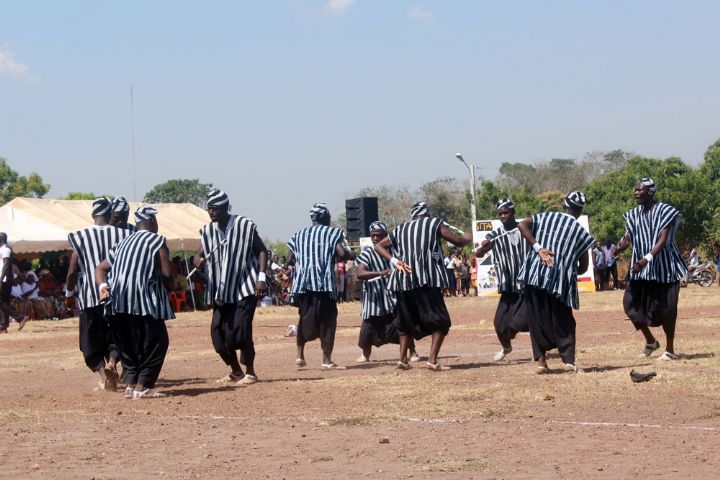 Une nuit de spectacle de danses traditionnelles à Korhogo