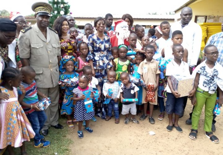 La ministre Ly Ramata cadeaute les pensionnaires de la pouponnière de Dabou