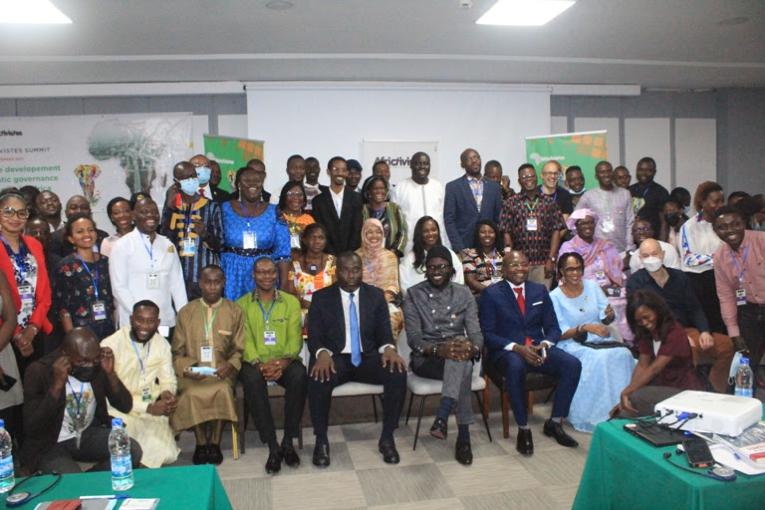 Réunis à Abidjan, les web activistes africains revendiquent un