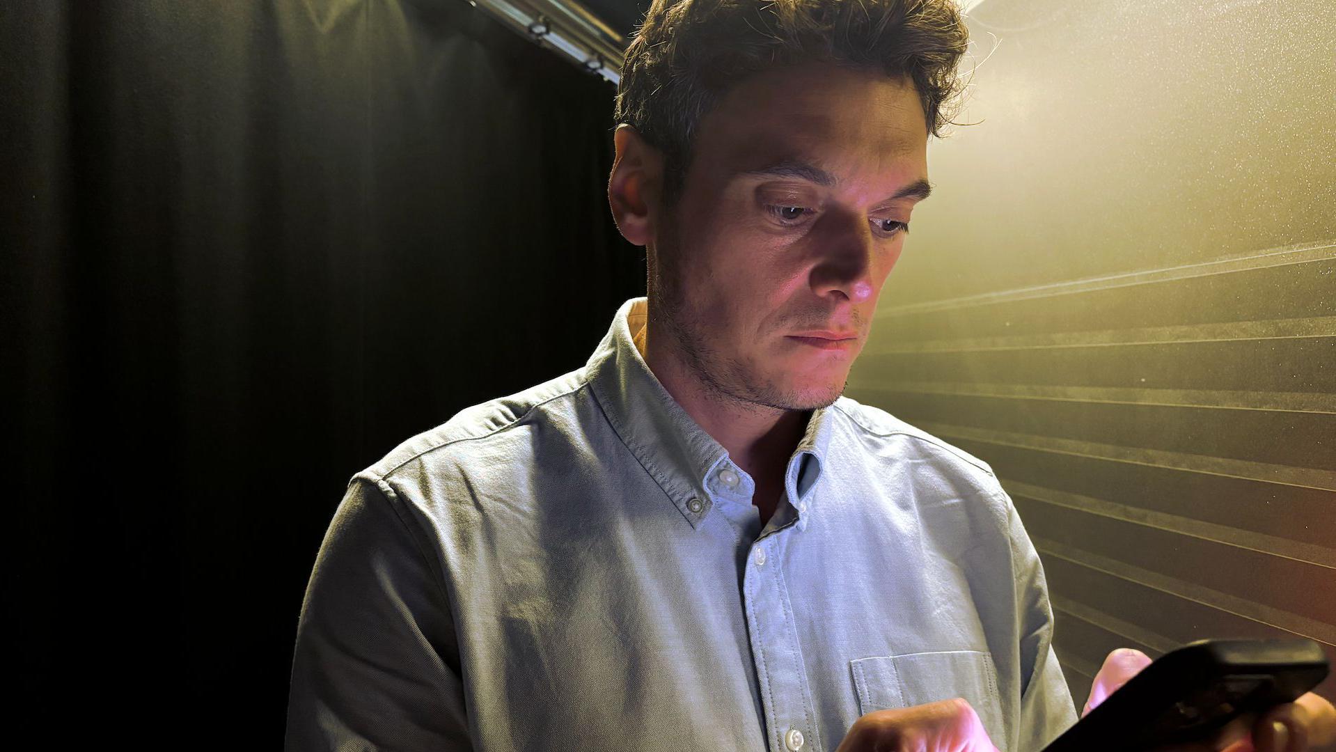 « Vous n'aurez plus jamais besoin de travailler » : des criminels offrent de l'argent à des journalistes pour pirater la BBC