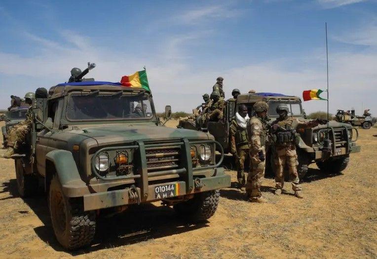 Au Mali, l'armée déclare avoir déjoué une attaque armée contre un camp et l'aéroport de Tombouctou