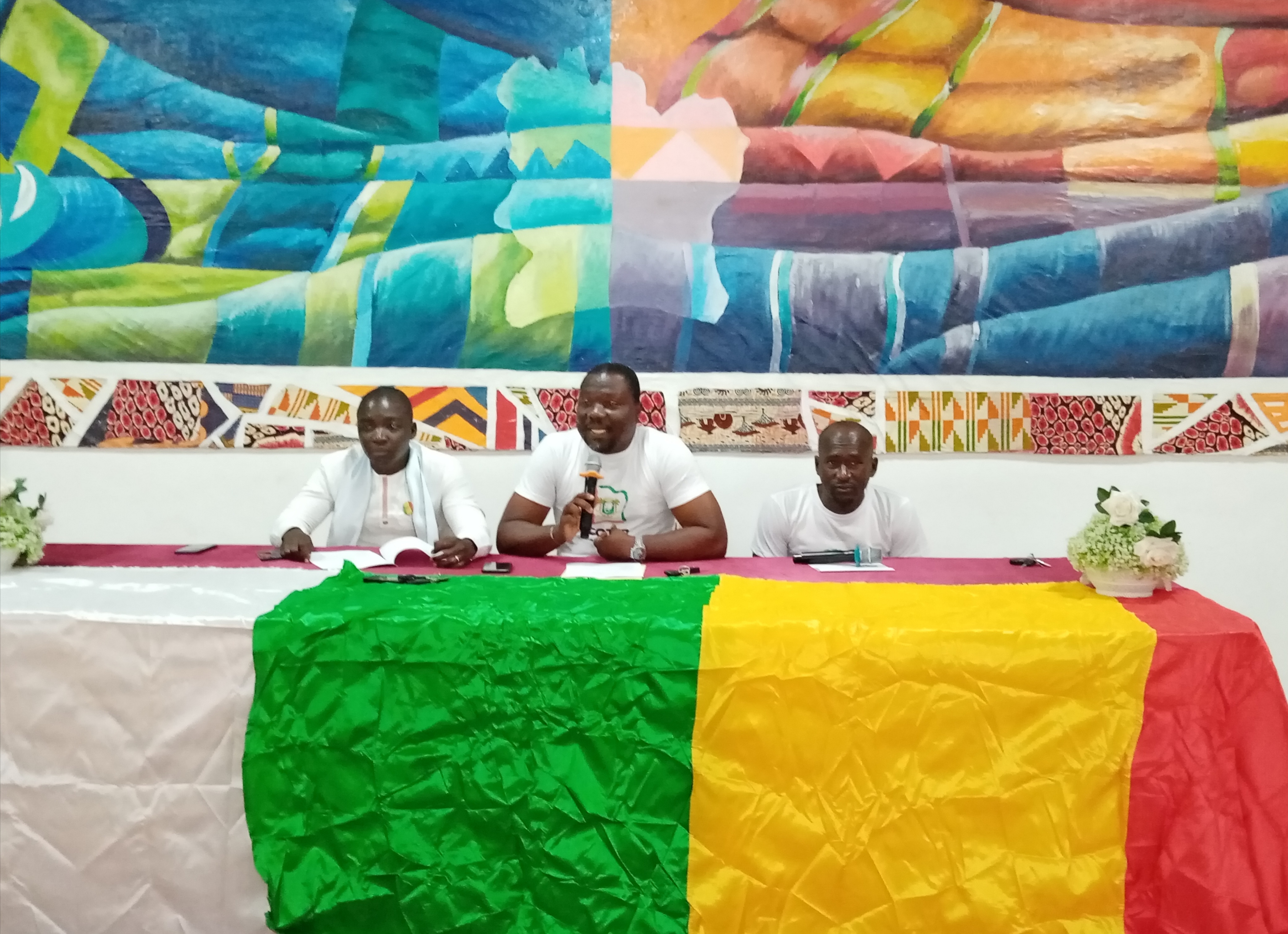 '' 49 soldats ivoiriens écroués au Mali'' : des jeunes ivoiriens et maliens appellent à  l'apaisement