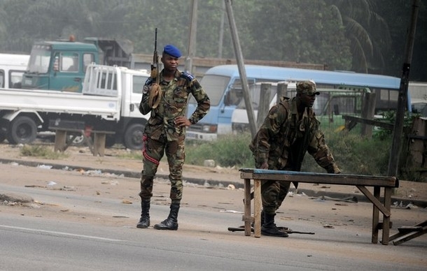 Côte d’Ivoire: Des militaires tirent sur leurs collègues