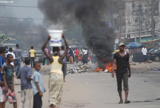 Couvre-feu interminable / La peur s`installe à Abobo