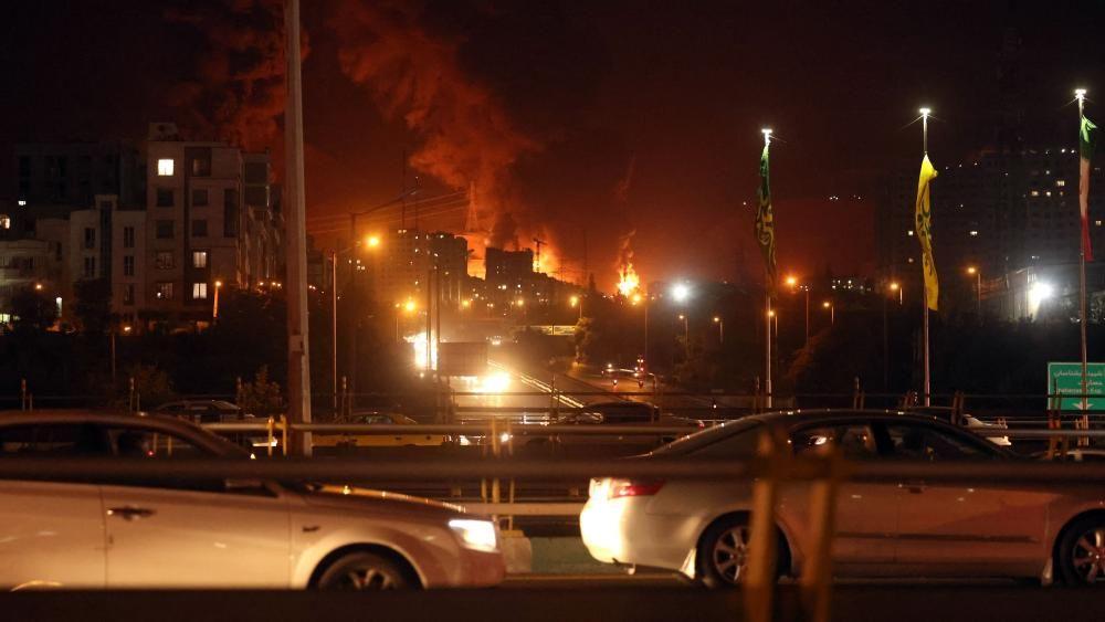 Peur, choc et confusion : le point de vue depuis l'intérieur de l'Iran alors que les autorités tentent de présenter la riposte aux frappes israéliennes comme une victoire