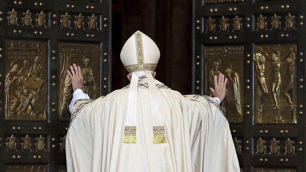 Que se passe-t-il à la mort du pape ?