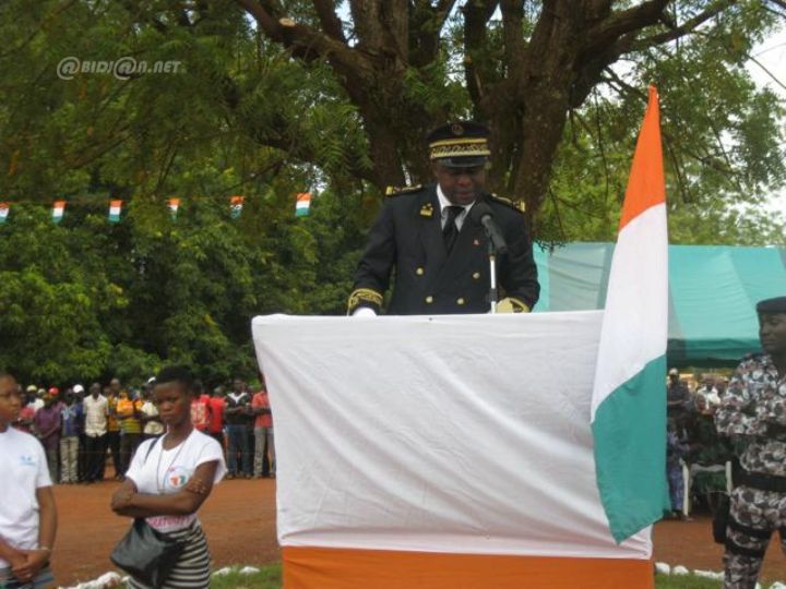 55ème anniversaire de l’indépendance à M’bengué: le préfet Djiké Claude Raymond pour l’école obligatoire