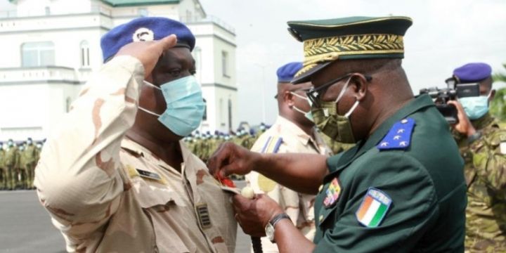 Forces armées/Opérations militaires extérieures: La Nation reconnaissante à 24 officiers et 150 soldats