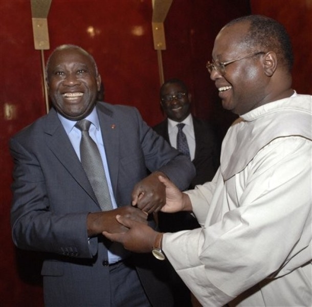 Crise post-électorale : Mgr Ahouana livre les secrets de sa médiation entre Gbagbo et ADO