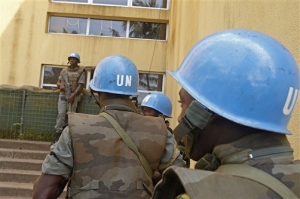 800 Casques bleus autour de l`hôtel de Ouattara à Abidjan (ONU)