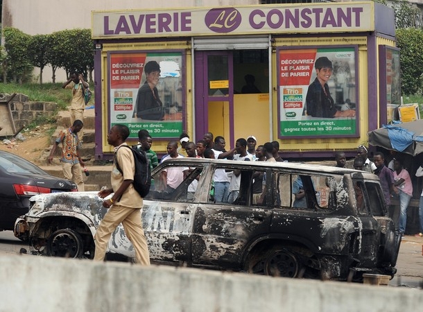 Côte d`Ivoire: six véhicules de l`ONU attaqués par des forces pro-Gbagbo
