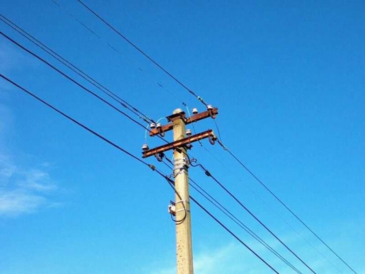 L’électricité interrompue dans plusieurs services de Kong suite à la chute d’un poteau