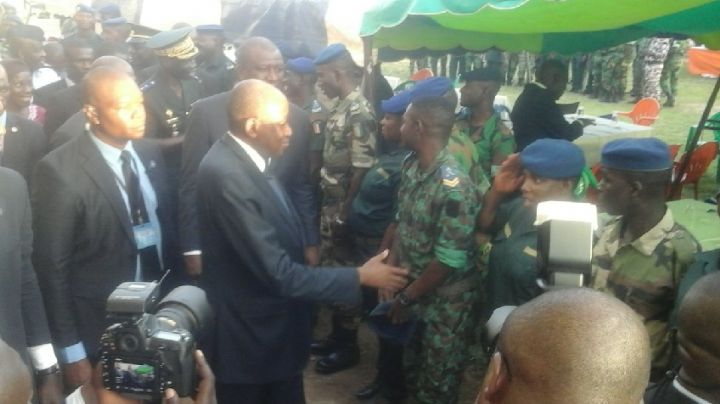 Côte d’Ivoire / Le Premier ministre offre un fauteuil dentaire au 4è bataillon de Korhogo
