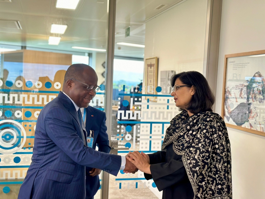 77e Assemblée mondiale de la santé : le ministre Pierre Dimba et la Directrice Executive de GAVI échangent sur la couverture vaccinale en Côte d'Ivoire