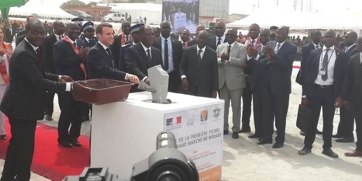 Les présidents Macron et Ouattara posent la première pierre du grand marché de Bouaké