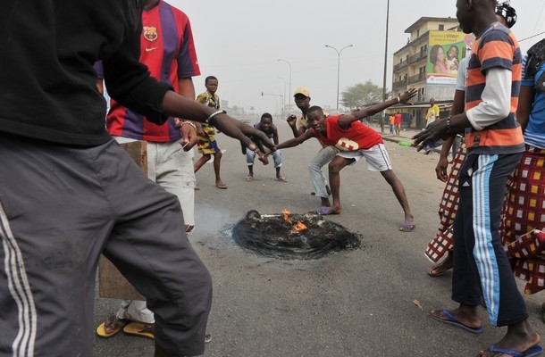Crise ivoirienne: les violences ont fait 296 morts depuis mi-décembre