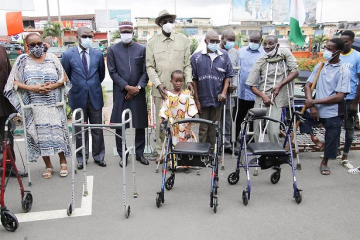 Une fondation fait don d’équipements médicaux à la mairie d’Adjamé