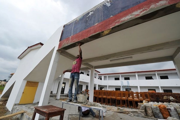 Université d`Abidjan: un haut responsable limogé après un contrat litigieux