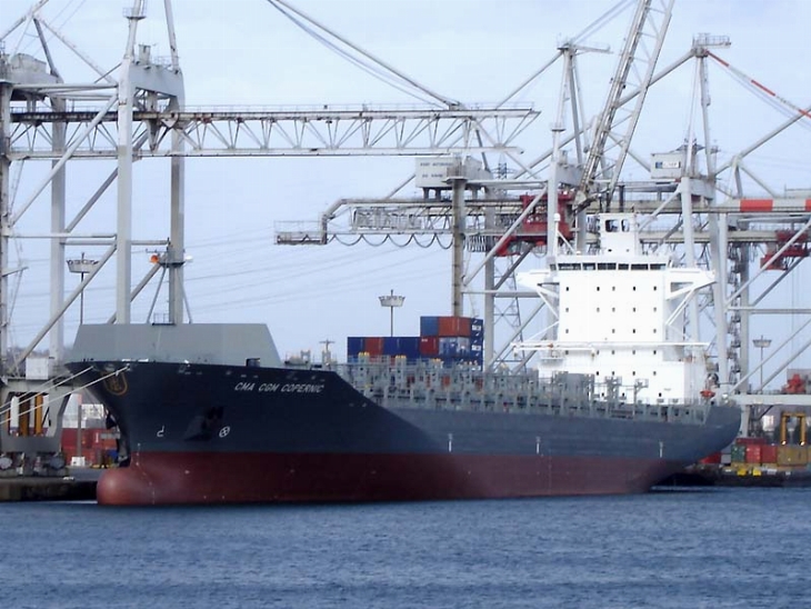 Des navires marchands de l`UE empêchés d`accéder aux ports ivoiriens