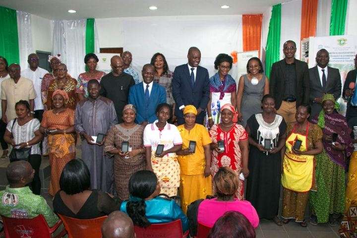 La 2ème phase d’un projet pilote d’alphabétisation des femmes à partir du téléphone portable lancée