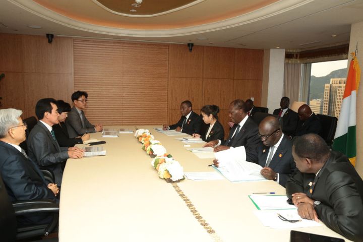 Le Chef de l’Etat a rencontré la Communauté ivoirienne vivant en Corée et échangé avec le Corps diplomatique Africain accrédité dans ce pays