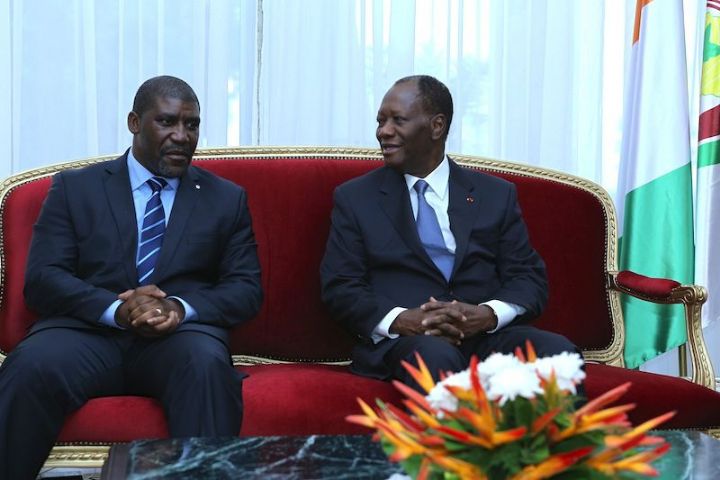 Le Président Ouattara reçoit le ministre gabonais de la Défense nationale en audience