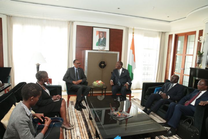 Le Chef de l’Etat a eu des entretiens avec le Président Paul KAGAME et le Président Directeur Général du Groupe Siemens