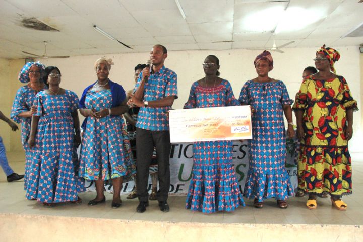 Journée internationale de la femme: un chèque de 10 millions de F CFA en vue de l’autonomisation des femmes de l’Association des Sœurs Unies de Route de Bassam Port-Bouët