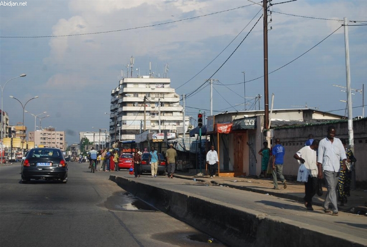 Marcory-résidentiel / Deux personnes tuées, les populations se soulèvent: Une voiture saccagée, des boutiques vandalisées