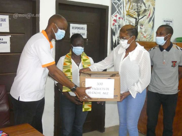 Lutte contre le Coronavirus : L’Action Santé-Social RHDP partage des masques lavables et réutilisables à Bingerville