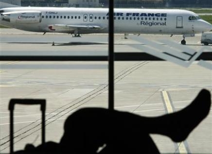 Eruption volcanique en Islande / 26 aéroports français fermés au moins jusqu`à 20 heures samedi