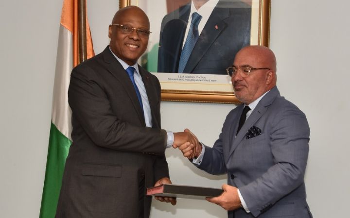 Signature de l’avenant N°1 de la convention minière entre l’Etat ivoirien et une compagnie