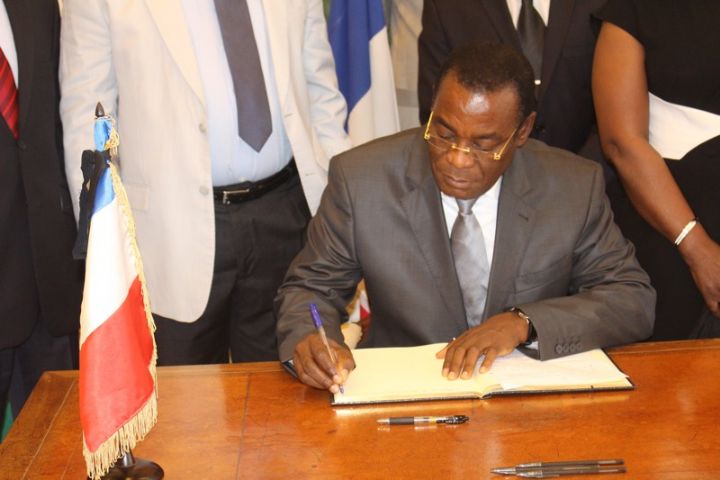 Attentats terroristes à Paris: Le président Affi apporte son soutien au peuple français