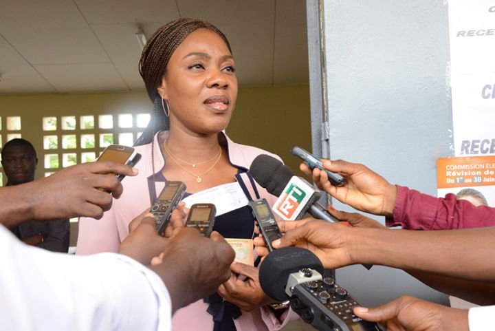 La ministre de la Communication met la jeunesse 