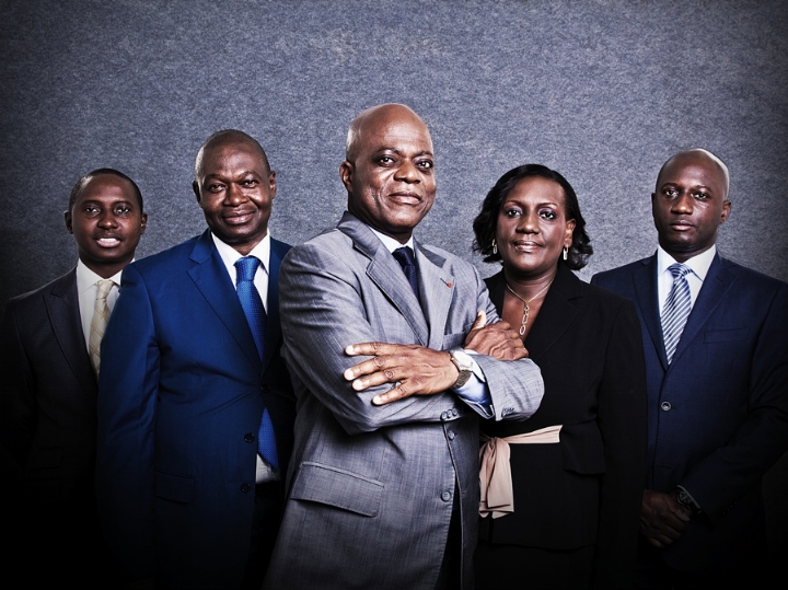 Municipales à Cocody - Agbahi Félicien à la porte de la mairie