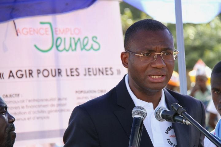 Le ministre Sidi Touré remet des chèques d’une valeur de 49 millions aux artisans de la région du Béré
