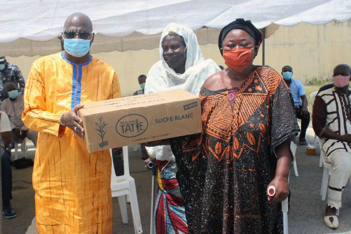 Lutte contre la Covid-19 / Anyama : plus de 200 familles vulnérables reçoivent des kits alimentaires au nom du Premier ministre