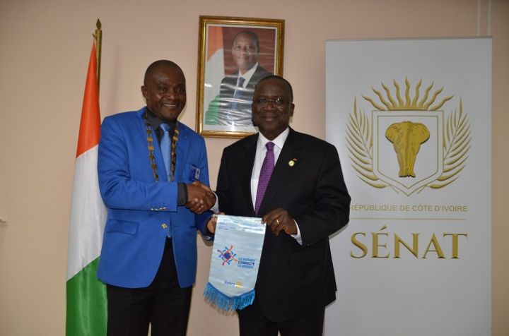 Le président du Sénat échange avec une délégation du Rotary international