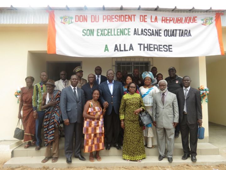 Musique : Ouattara offre une villa et 5 millions FCFA à la cantatrice Allah Thérèse