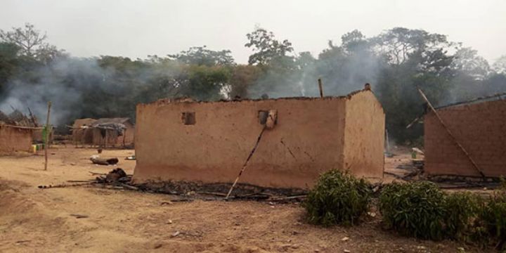 Conflit foncier dans le département de Bocanda: Des jeunes de Tokro incendient plusieurs domiciles à Allocokro
