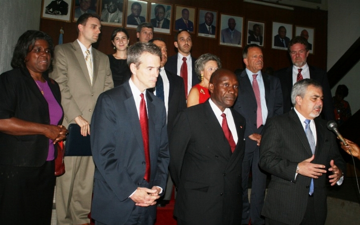 La position des Etats-Unis / William Fitzgerald (sous-secrétaire d’Etat) : ‘’C’est très tôt de parler d’intervention militaire. Il faut donner plus de temps aux négociations’’