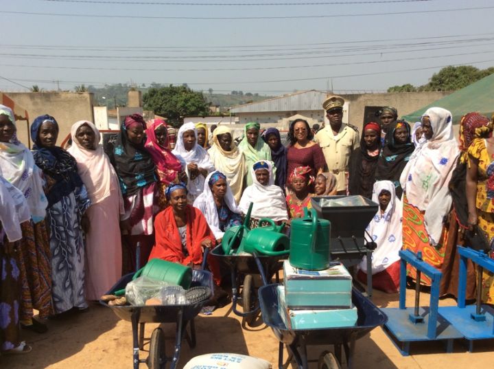 La Directrice de la Fondation PETROCI fait don de vivres et de matériels agricoles d’un coût global de 21 millions de F CFA aux populations d’Oumé