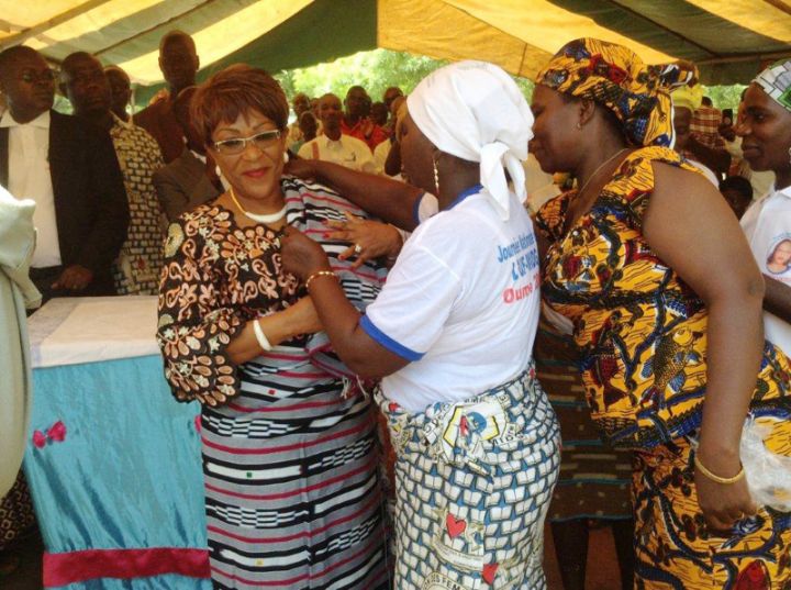 Autonomisation de la Femme : la Directrice de la Fondation PETROCI apporte son soutien à une association de femmes chrétiennes