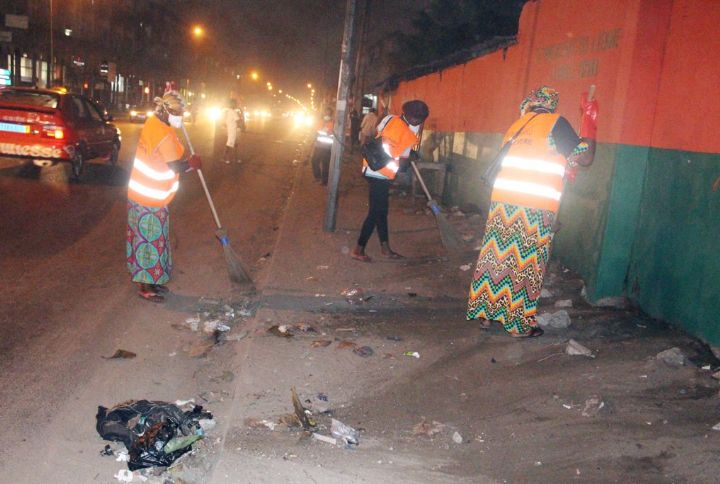 Treichville/Poursuite des opérations de salubrité : le maire Amichia initie un commando de balayage de nuit