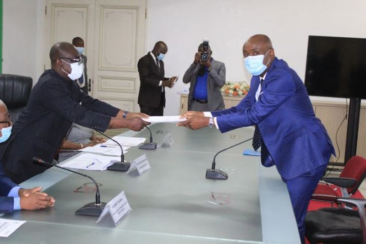 Le candidat indépendant Bessi Benjamin dépose sa candidature pour la présidentielle ivoirienne